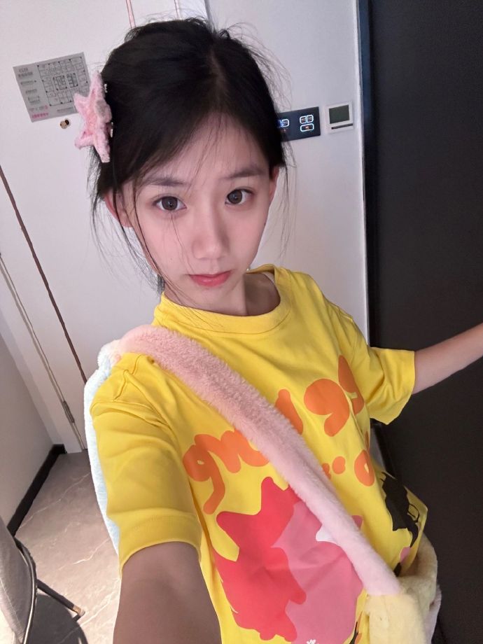 黑寡妇 封面