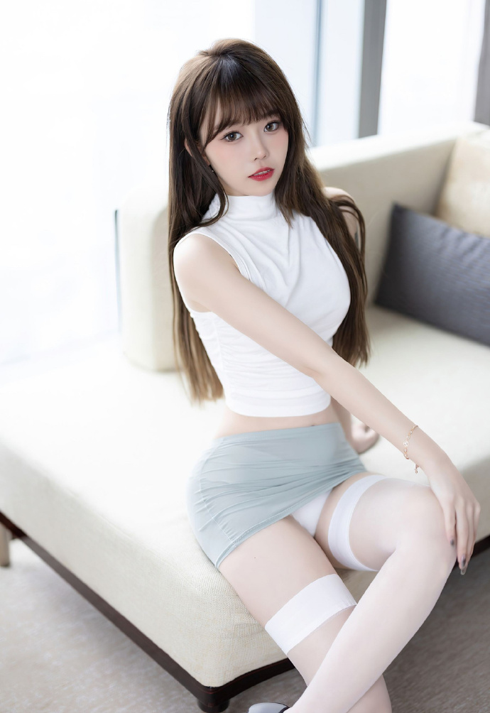 默默奉献的灰姑娘 封面